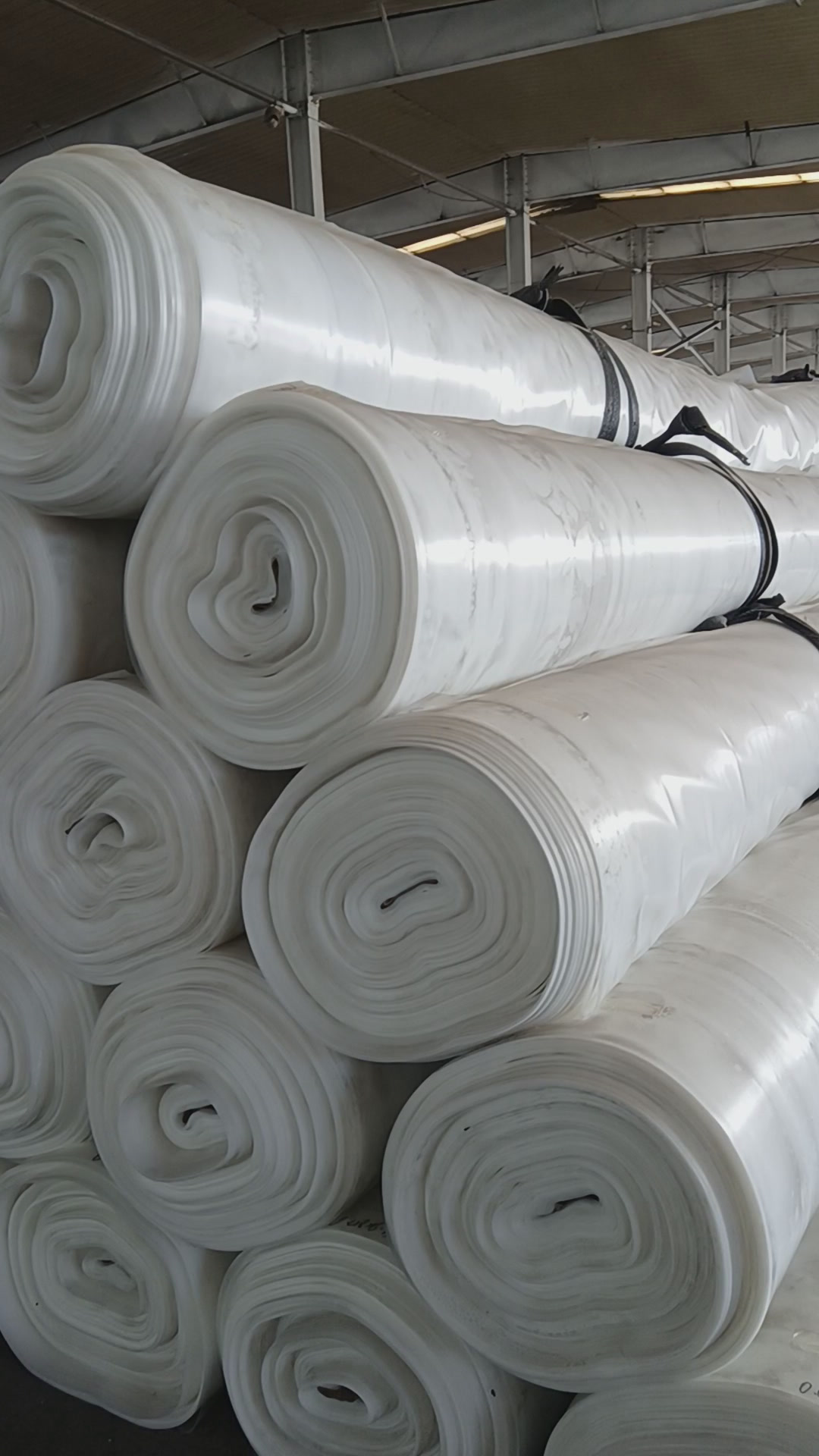 标题却只盯着她“拜金”