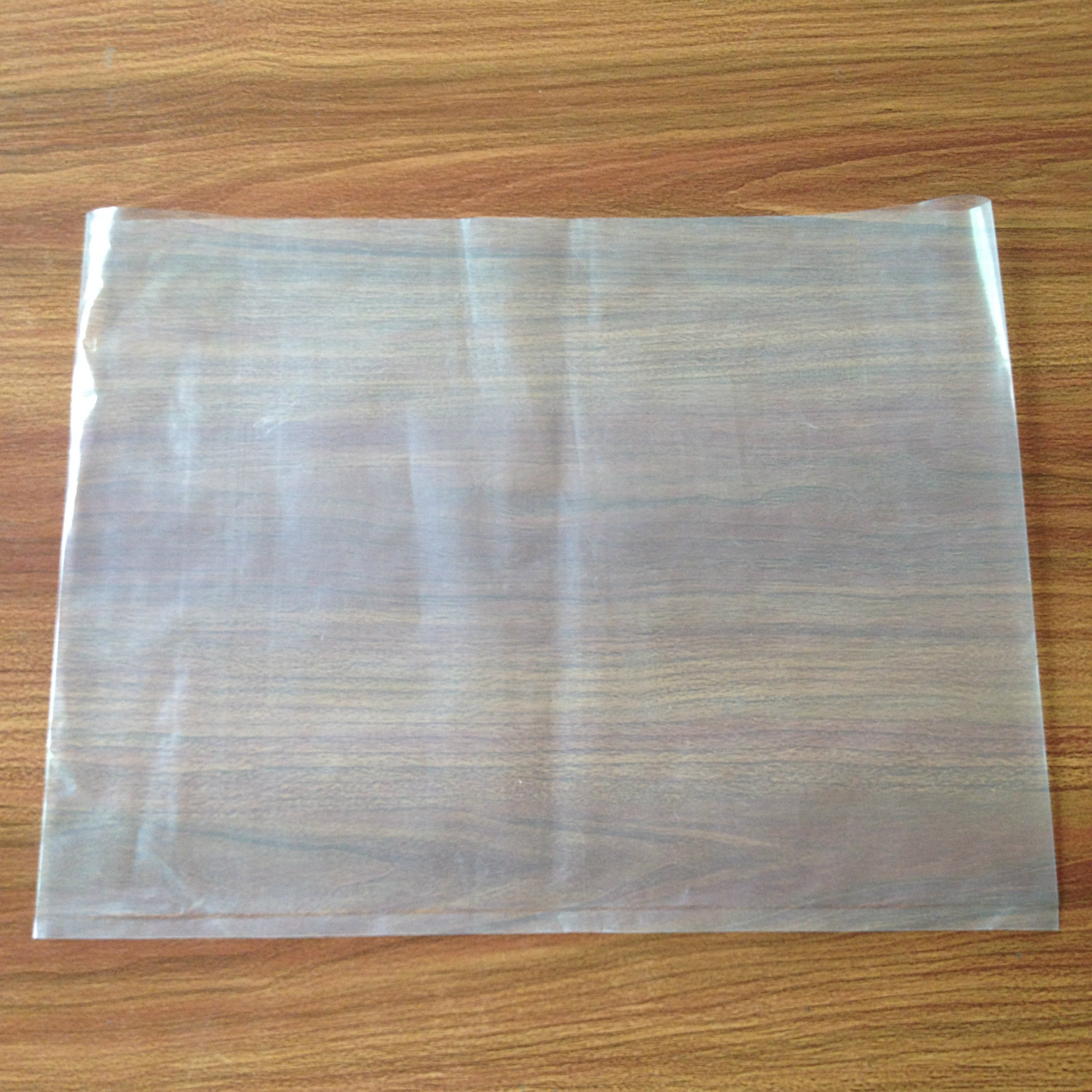 阿斯茹则一边带大儿子