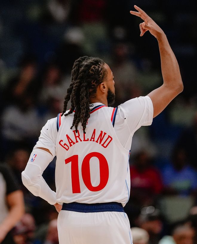 伦纳德复出难救主 快船遭鹈鹕逆转吞败局 小卡单