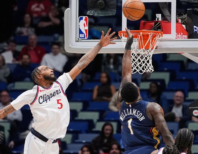 伦纳德复出难救主 快船遭鹈鹕逆转吞败局 小卡单