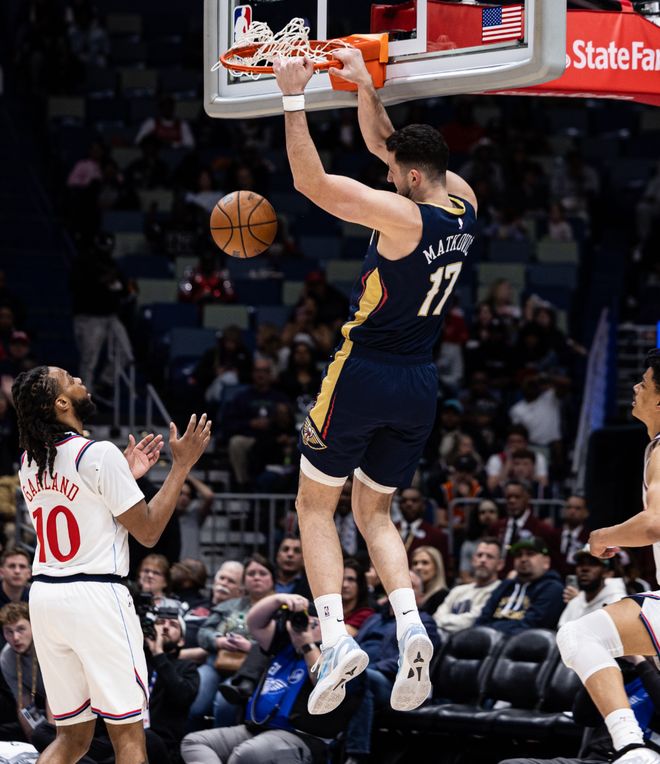 伦纳德复出难救主 快船遭鹈鹕逆转吞败局 小卡单