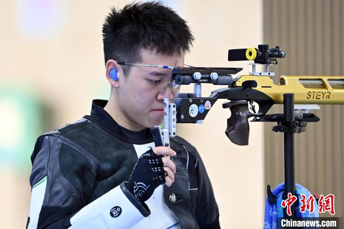 李鑫淼成都大运会射击项目摘银，遗憾错失金牌