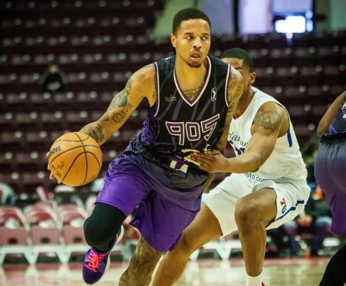 状元秀西蒙斯淡出赛场，富尔茨重返NBA赛场引热