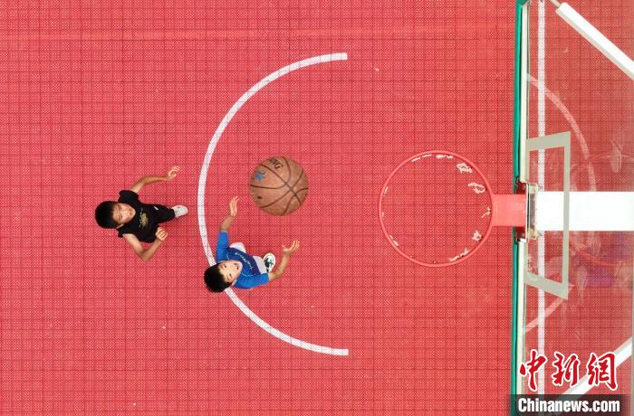 节日气息渐浓中的新体育热潮：为何CBA季前赛首