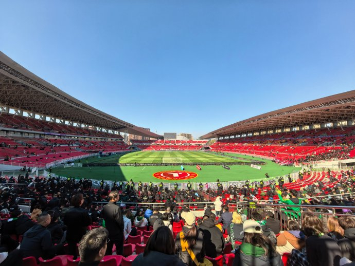 北京国安客场失利东北球迷反应两极大连球迷表